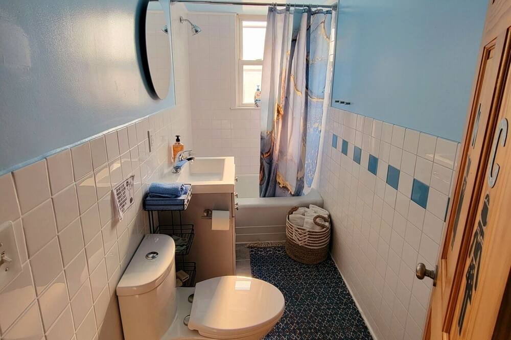 Photo of Bathroom in Lyons