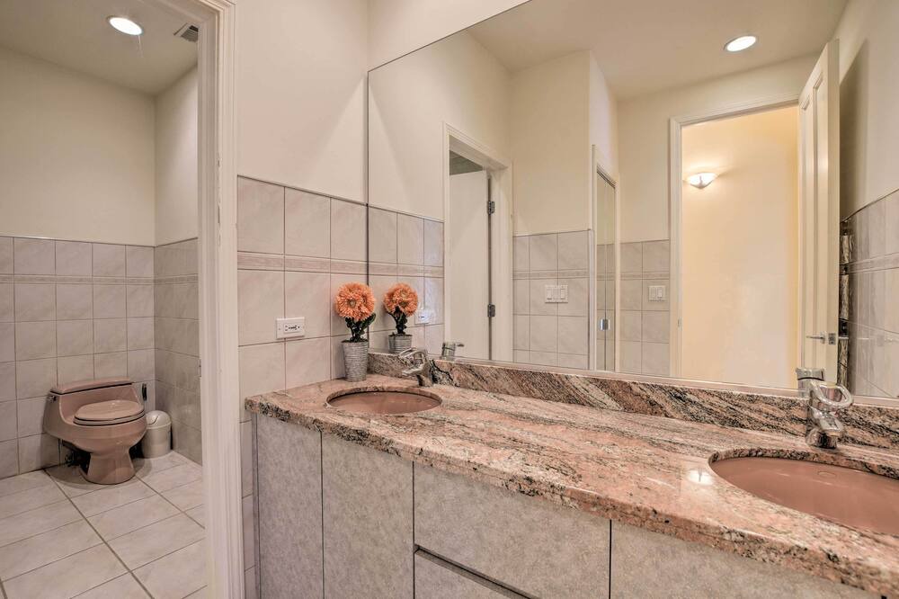 Photo of Bathroom in Riverwoods