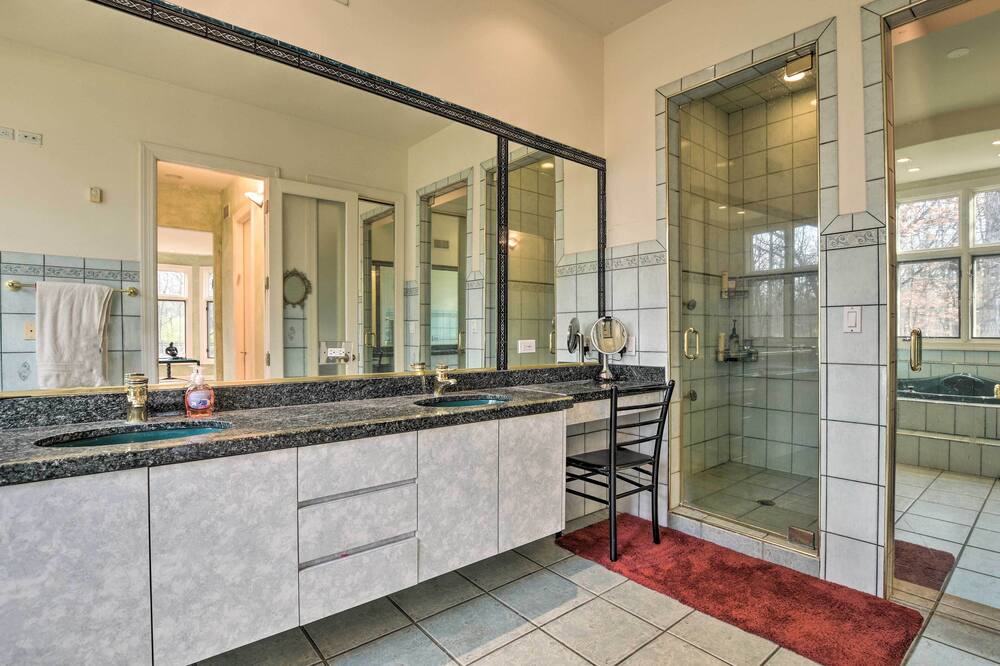 Photo of Bathroom in Riverwoods
