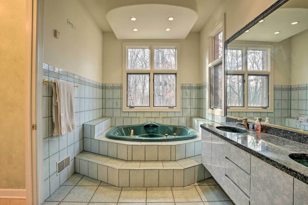 Photo of Bathroom in Riverwoods