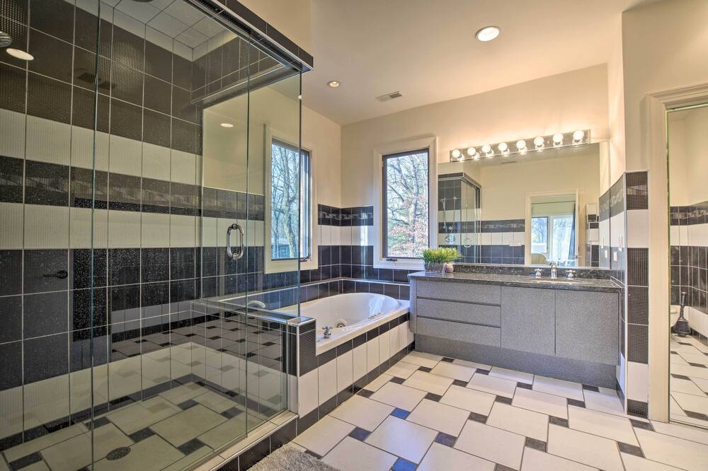 Photo of Bathroom in Riverwoods