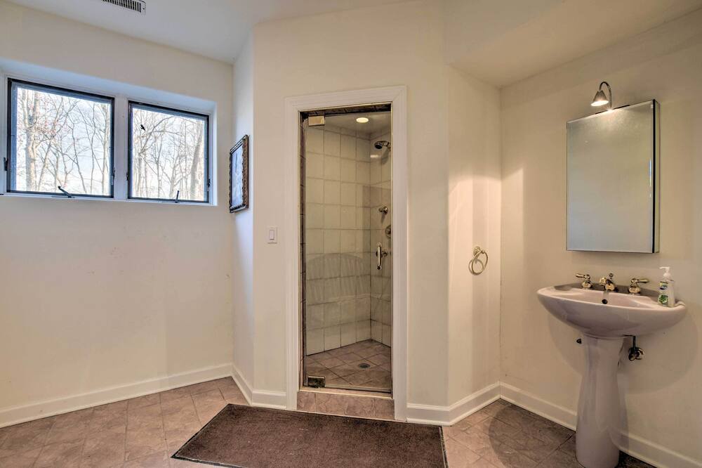 Photo of Bathroom in Riverwoods