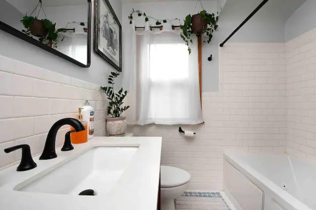 Photo of Bathroom in Forestview