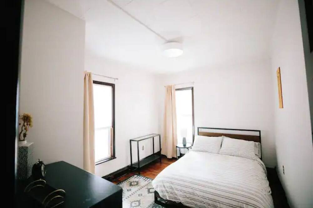 Photo of Bedroom in Urbana
