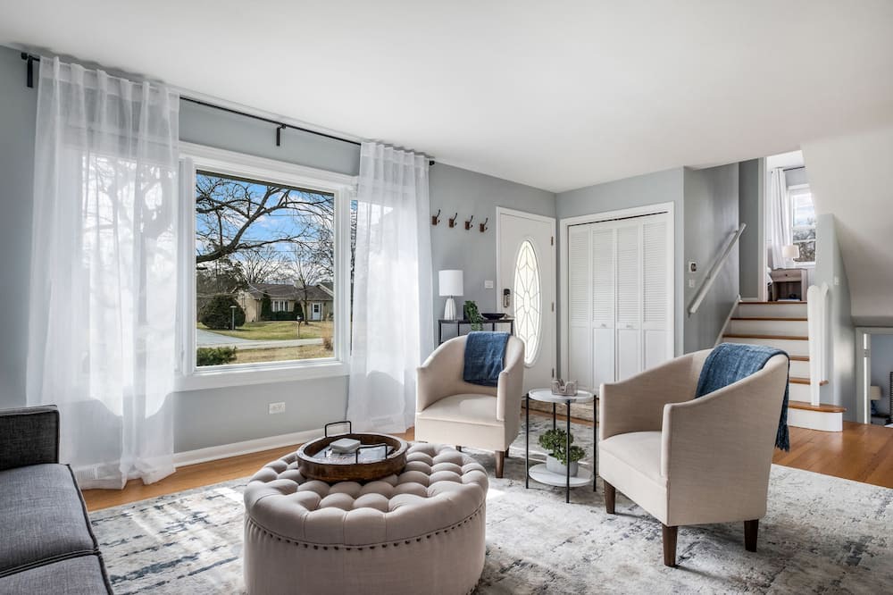 Photo of Livingroom in Oak Brook