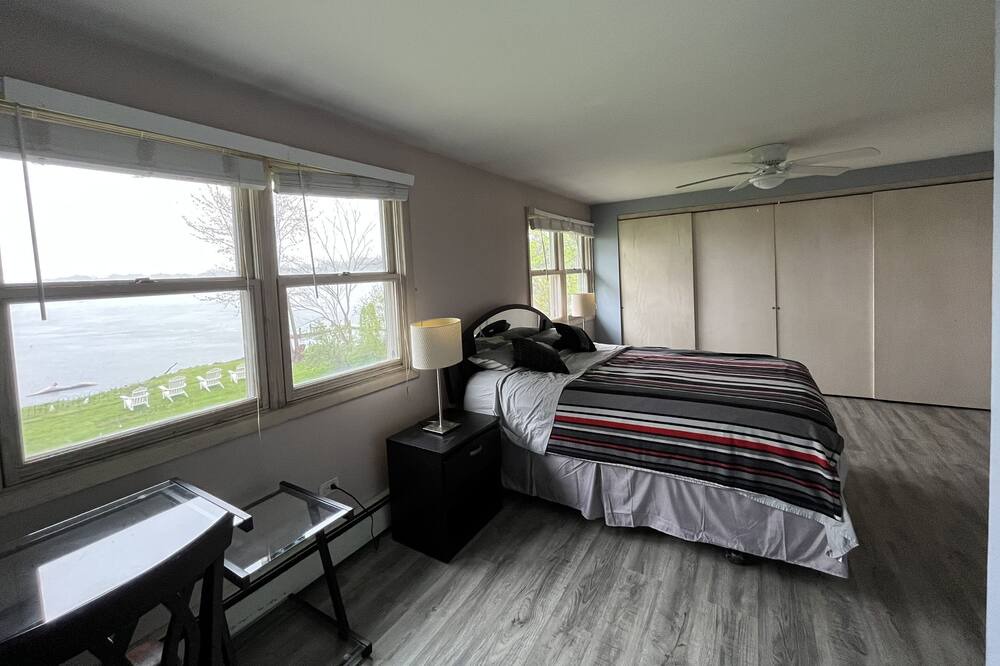 Photo of Bedroom in Round Lake