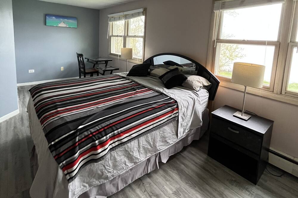 Photo of Bedroom in Round Lake