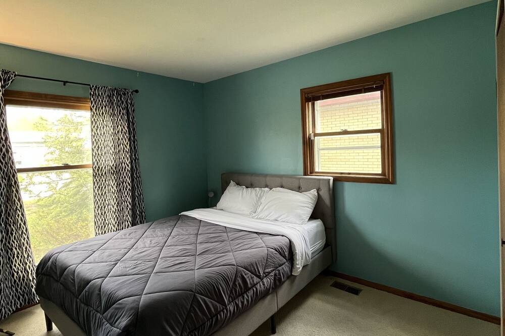 Photo of Bedroom in Urbana