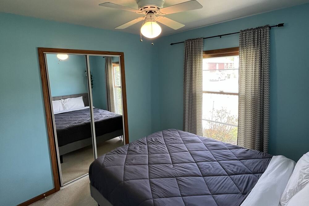 Photo of Bedroom in Urbana