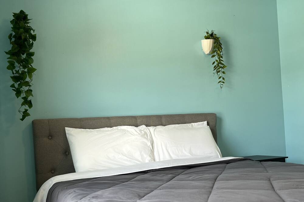 Photo of Bedroom in Urbana