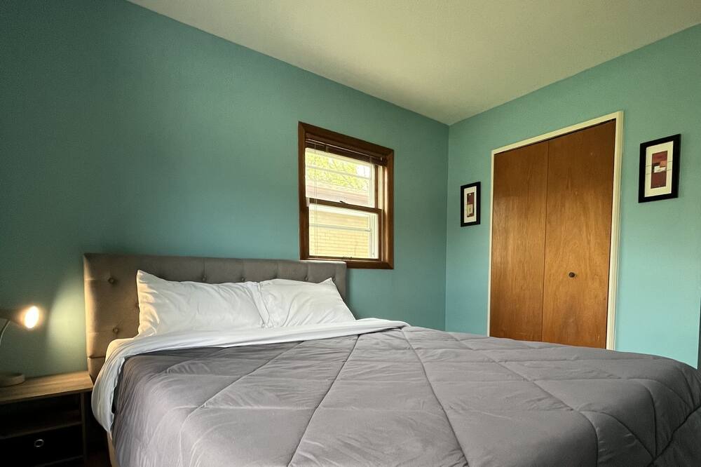 Photo of Bedroom in Urbana