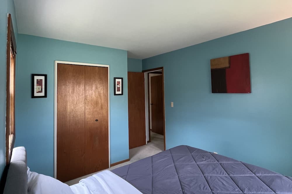 Photo of Bedroom in Urbana
