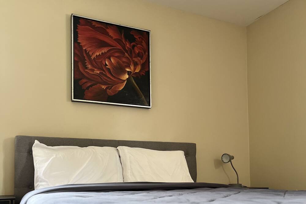 Photo of Bedroom in Urbana