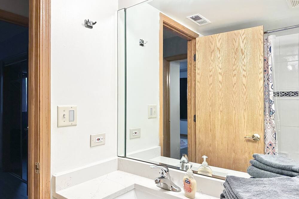Photo of Bathroom in Hickory Hills