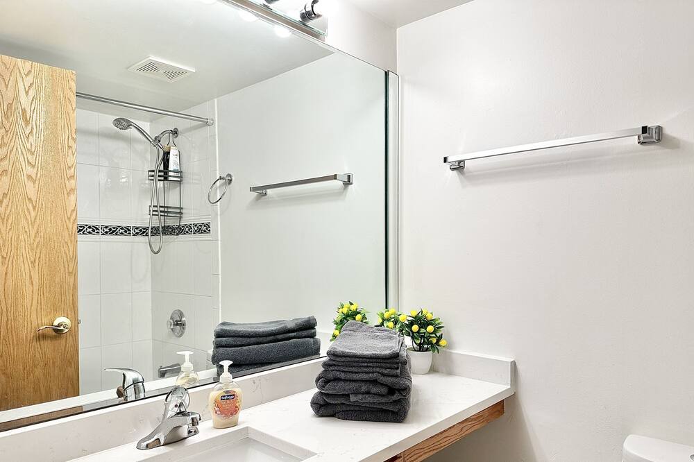 Photo of Bathroom in Hickory Hills