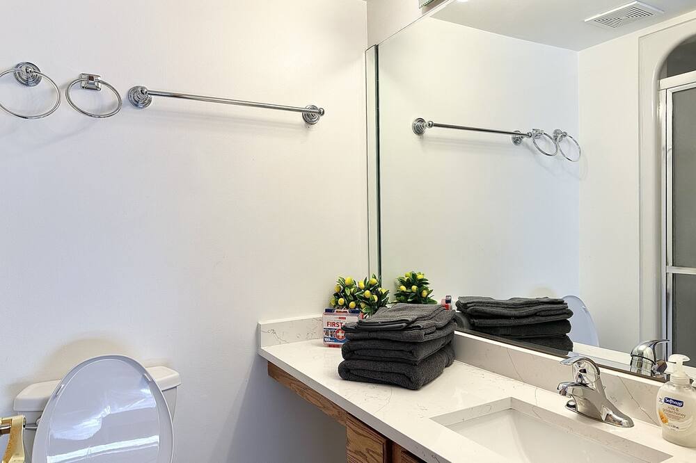 Photo of Bathroom in Hickory Hills