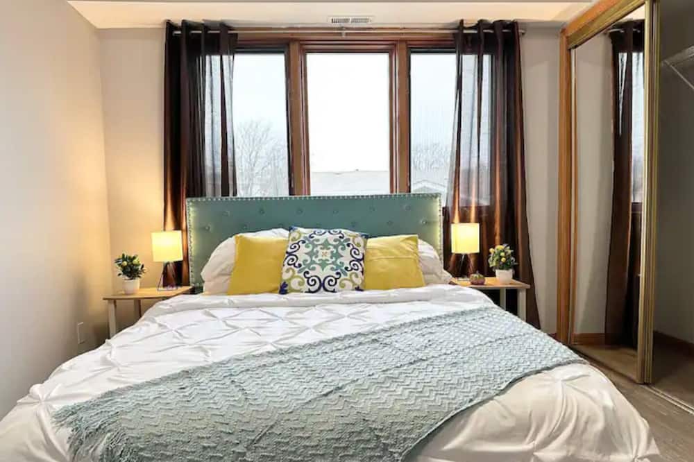 Photo of Bedroom in Hickory Hills