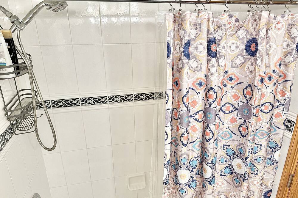 Photo of Bathroom in Hickory Hills