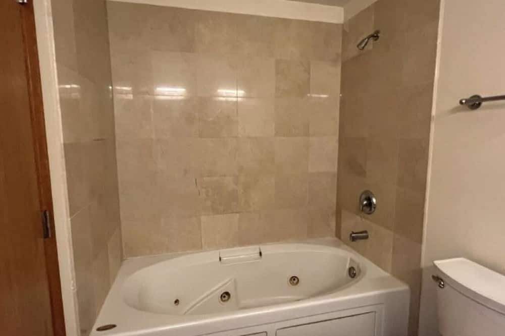 Photo of Bathroom in Grand Boulevard