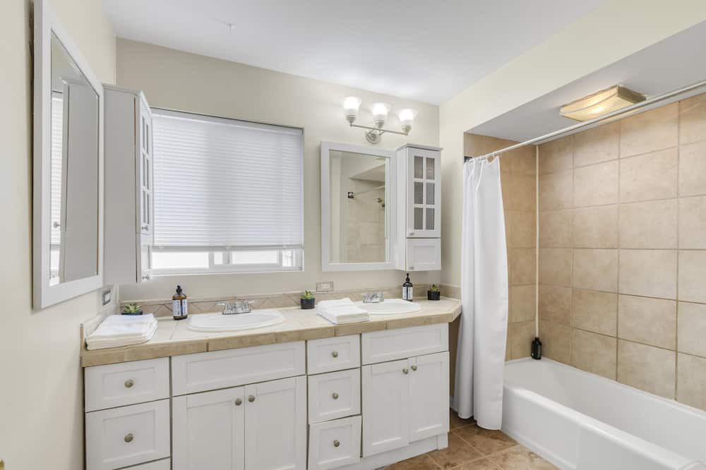 Photo of Bathroom in Wheaton