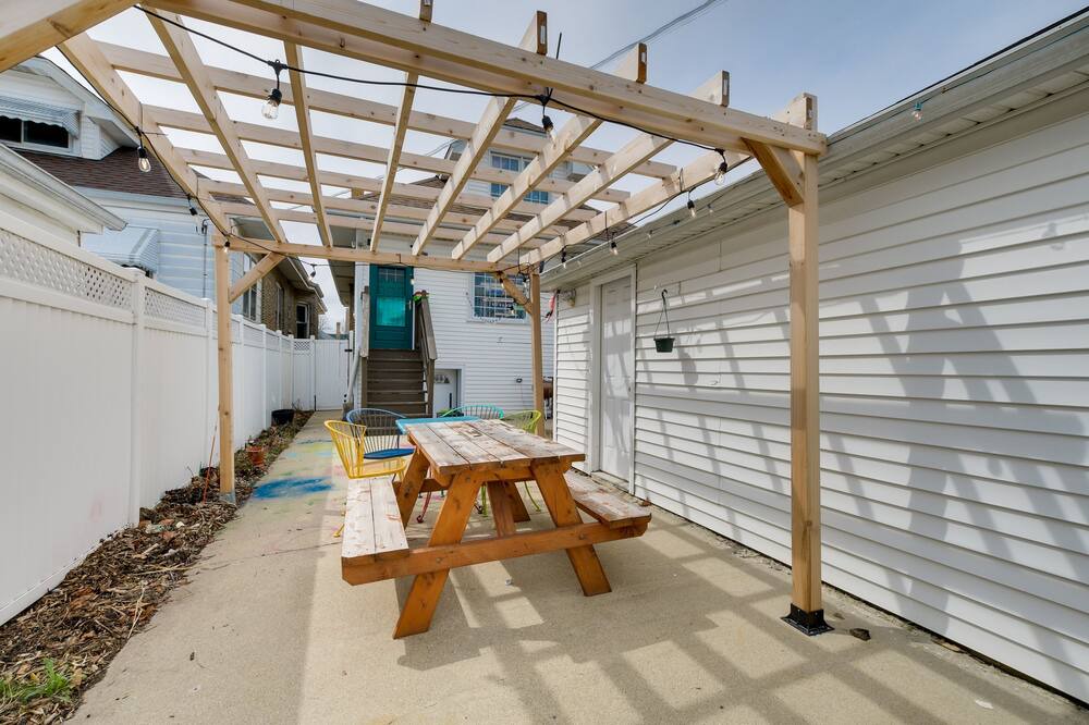 Photo of Outdoor in Belmont Cragin