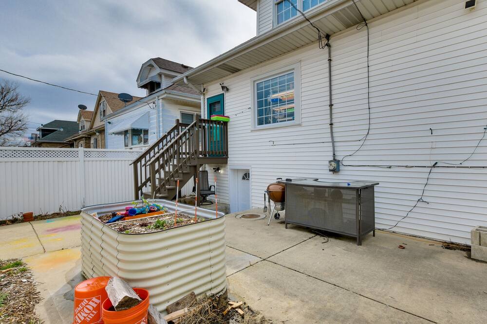 Photo of Outdoor in Belmont Cragin