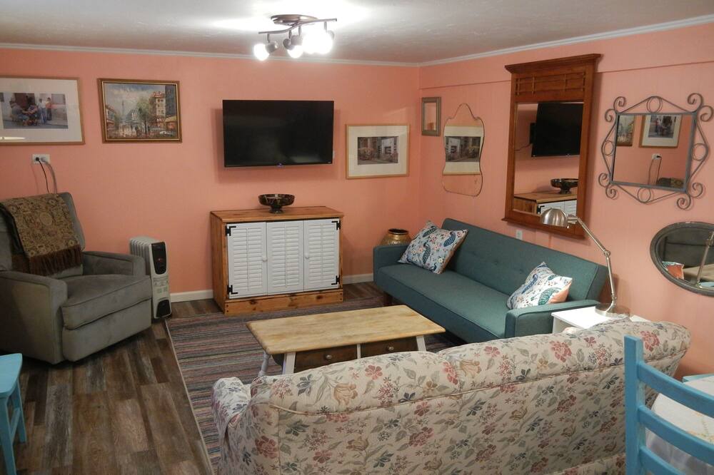 Photo of Bedroom in Homewood
