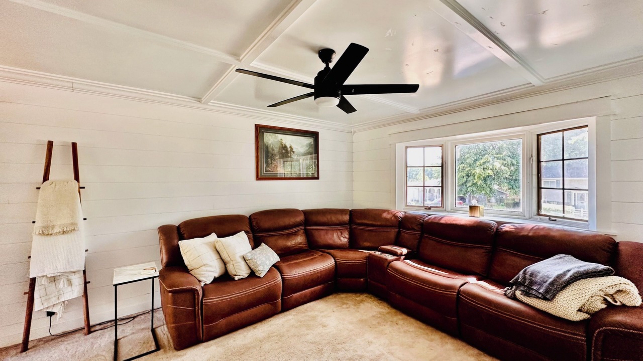 Photo of Livingroom in Port Byron