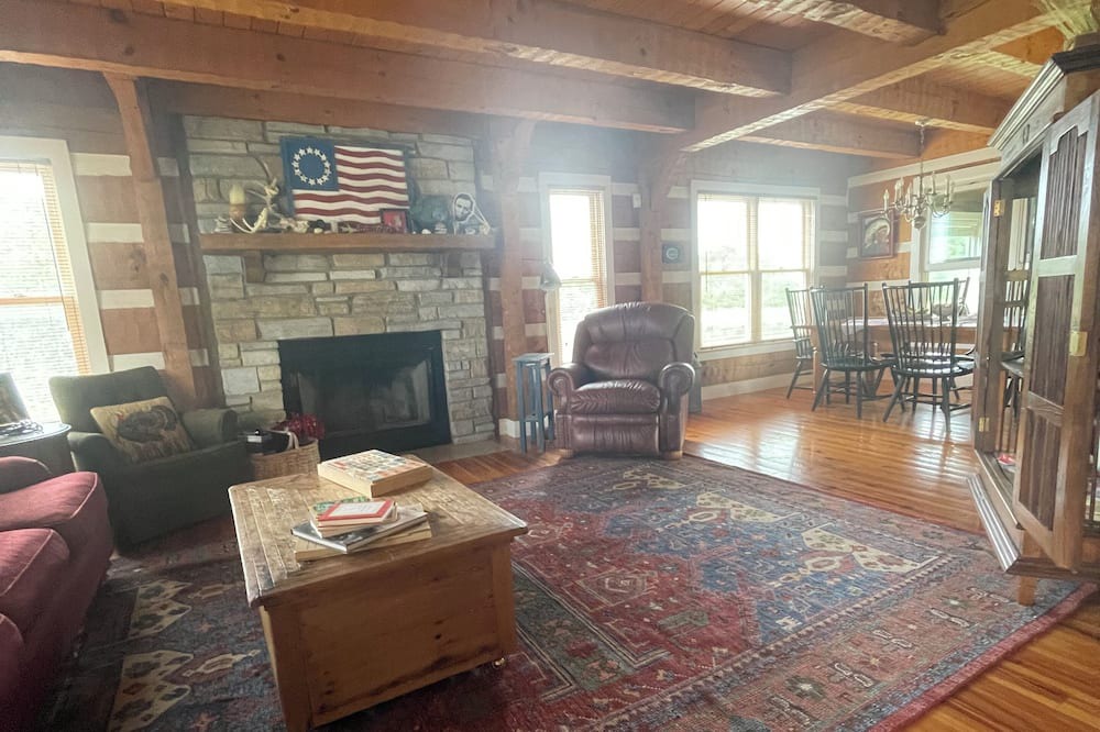 Photo of Livingroom in Pittsfield