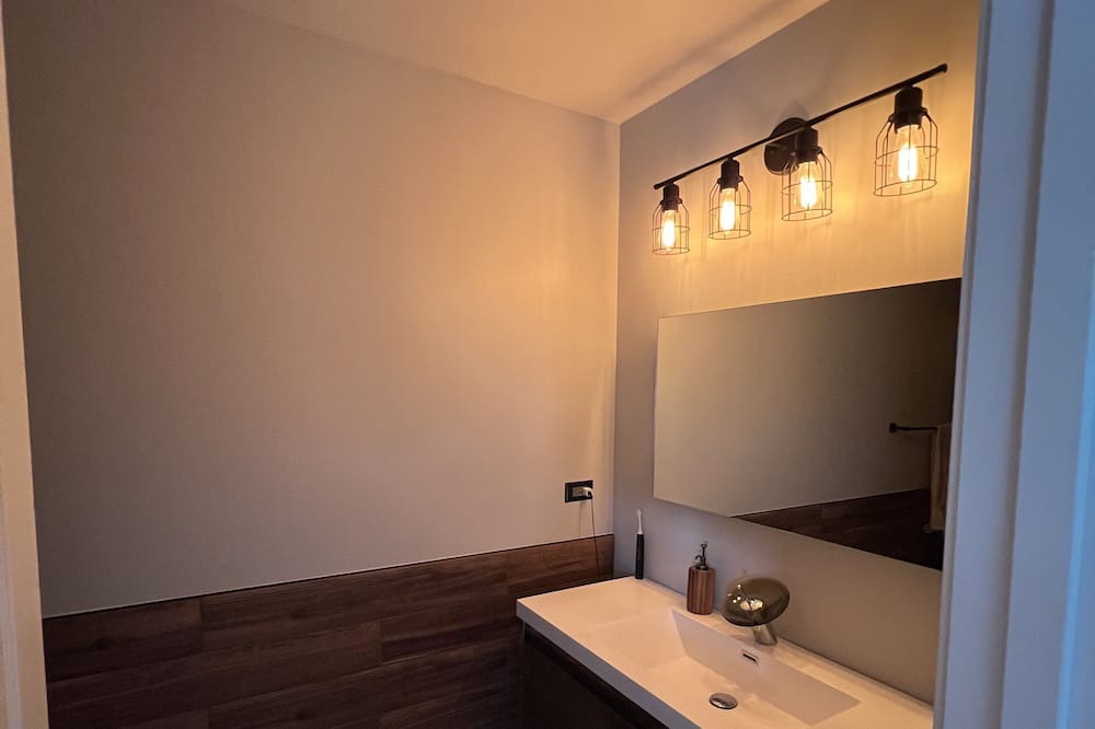Photo of Bathroom in Elgin