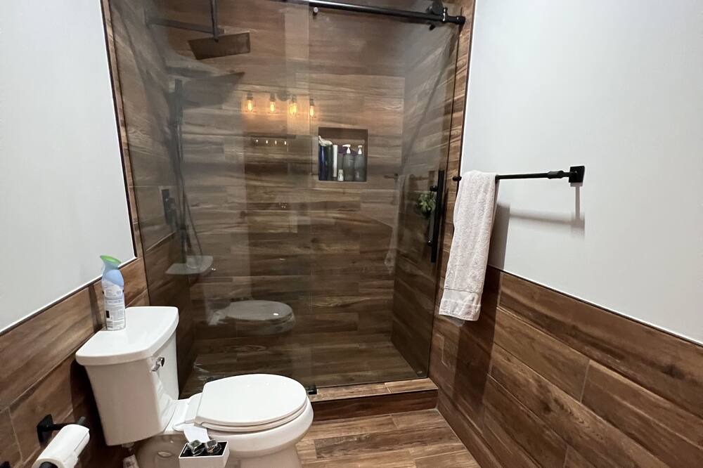 Photo of Bathroom in Elgin