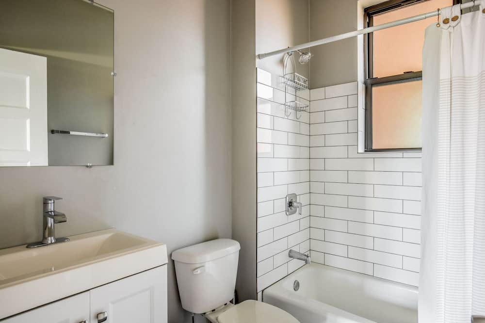 Photo of Bathroom in Wrigleyville