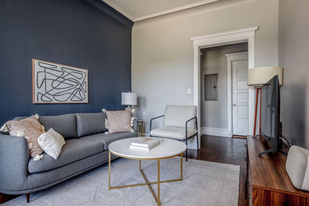 Photo of Livingroom in Wrigleyville
