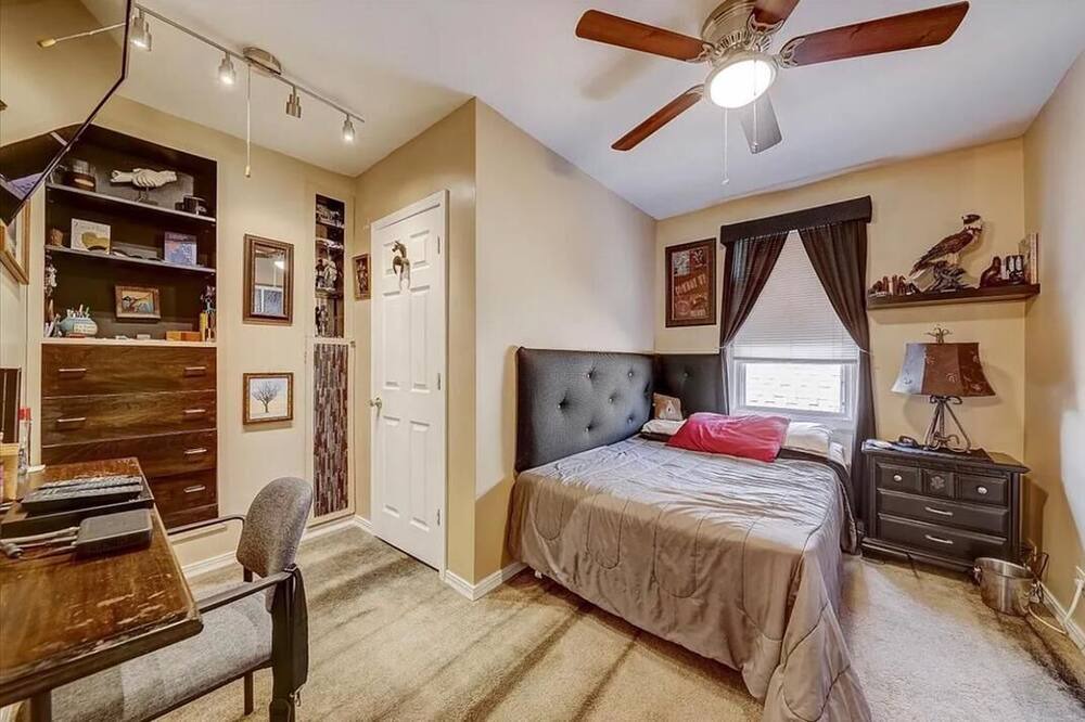 Photo of Bedroom in Belmont Cragin