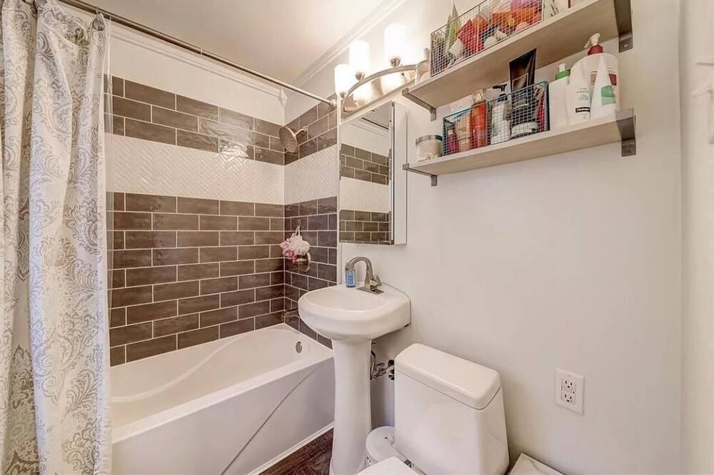 Photo of Bathroom in Belmont Cragin