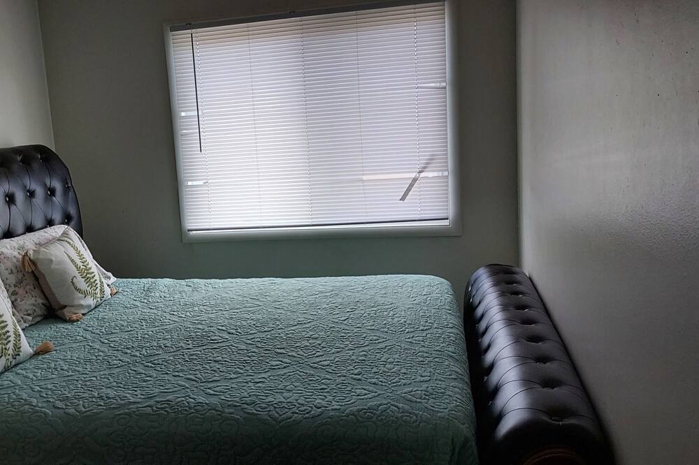 Photo of Bedroom in Hanover Park