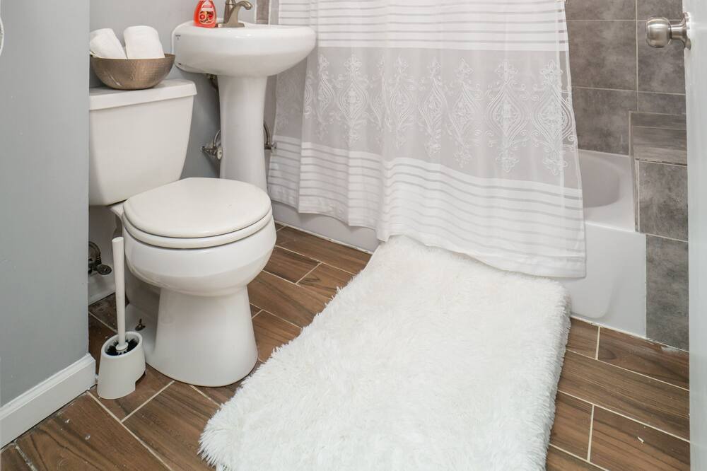 Photo of Bathroom in Blue Island