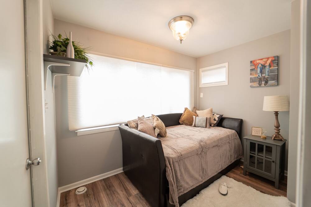 Photo of Bedroom in Blue Island