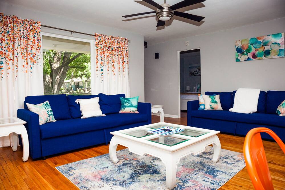 Photo of Livingroom in Yorkville