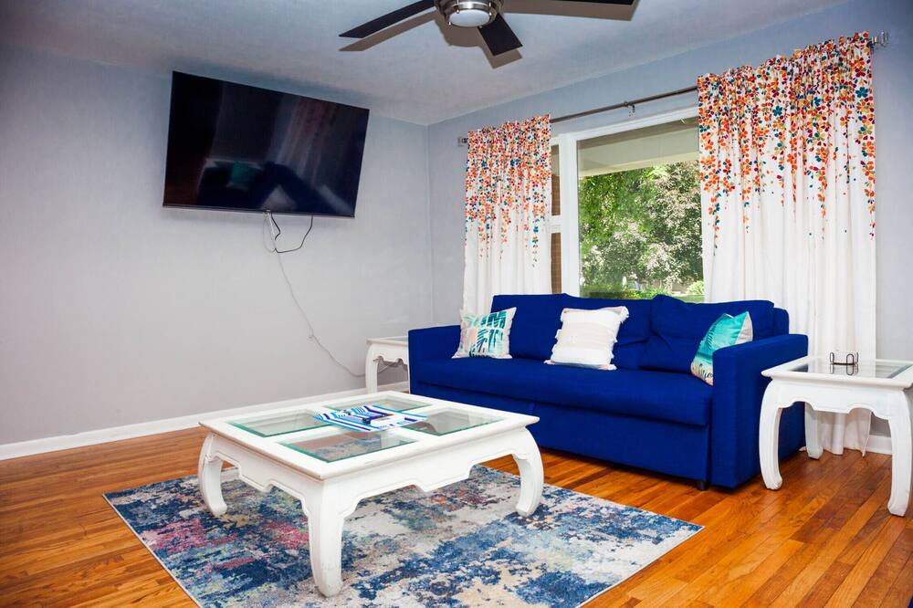 Photo of Livingroom in Yorkville