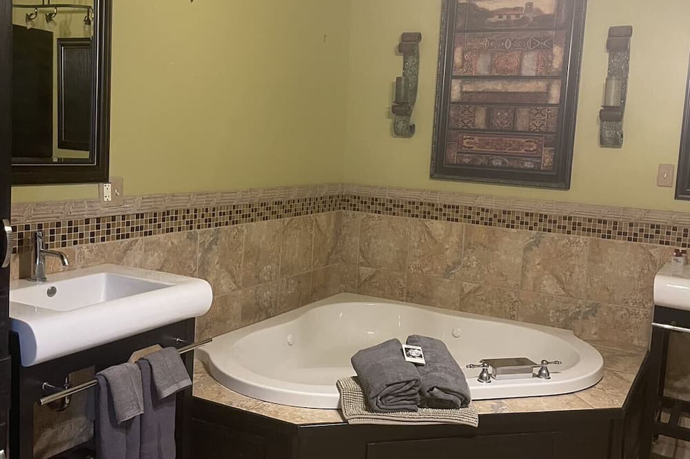 Photo of Bathroom in La Salle