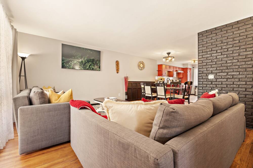 Photo of Livingroom in Yorkville