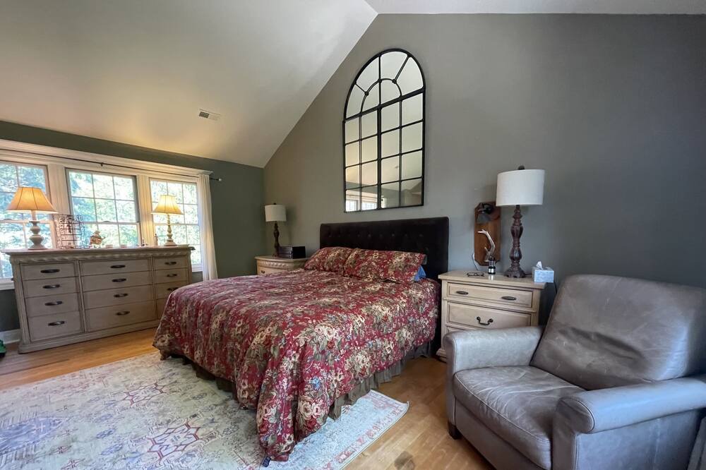 Photo of Bedroom in Alden