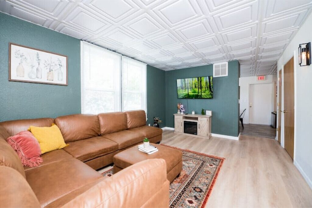 Photo of Livingroom in Champaign