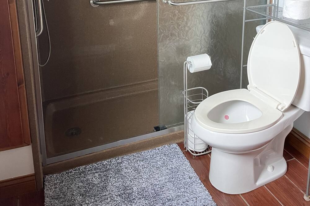 Photo of Bathroom in Marshall