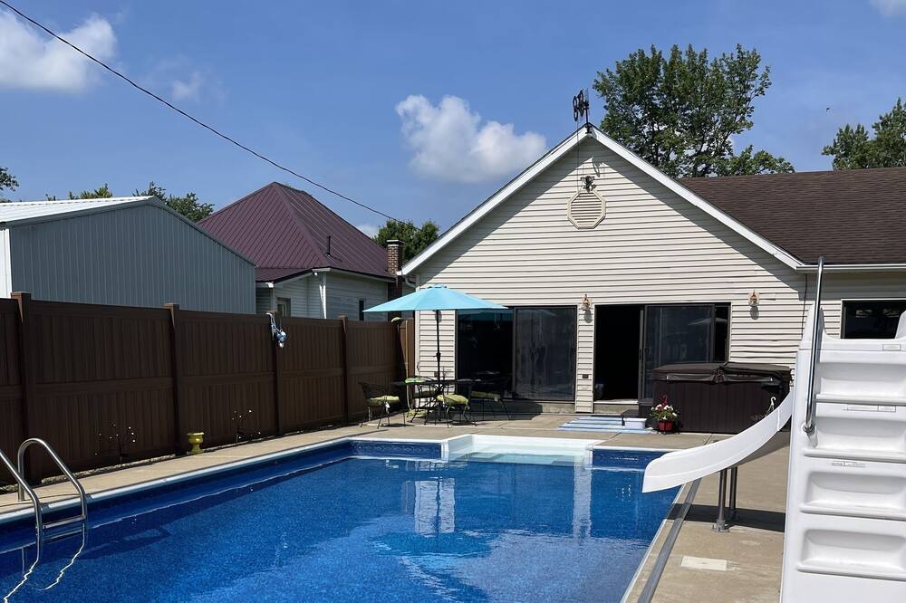 Photo of Outdoor in Marshall