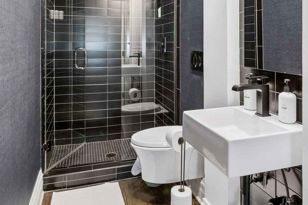 Photo of Bathroom in Old Town Triangle