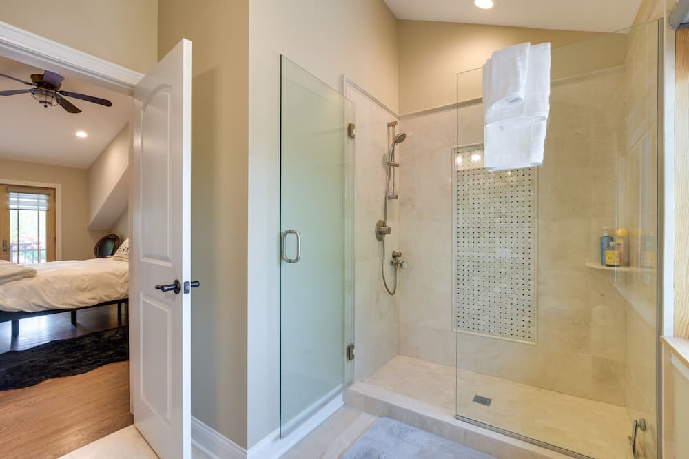 Photo of Bathroom in Des Plaines