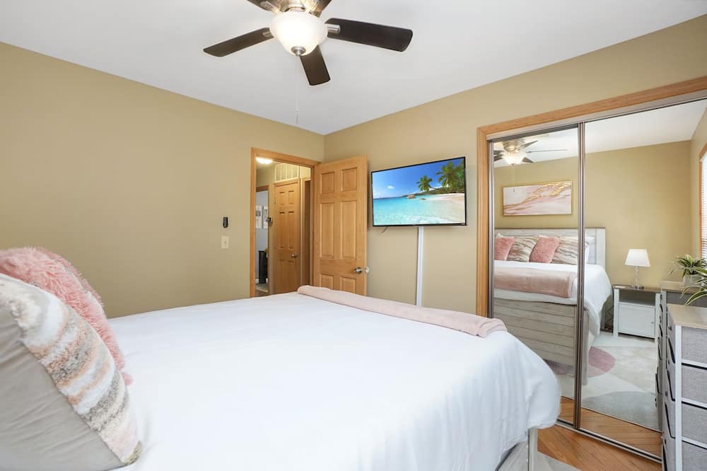 Photo of Bedroom in Elk Grove Village