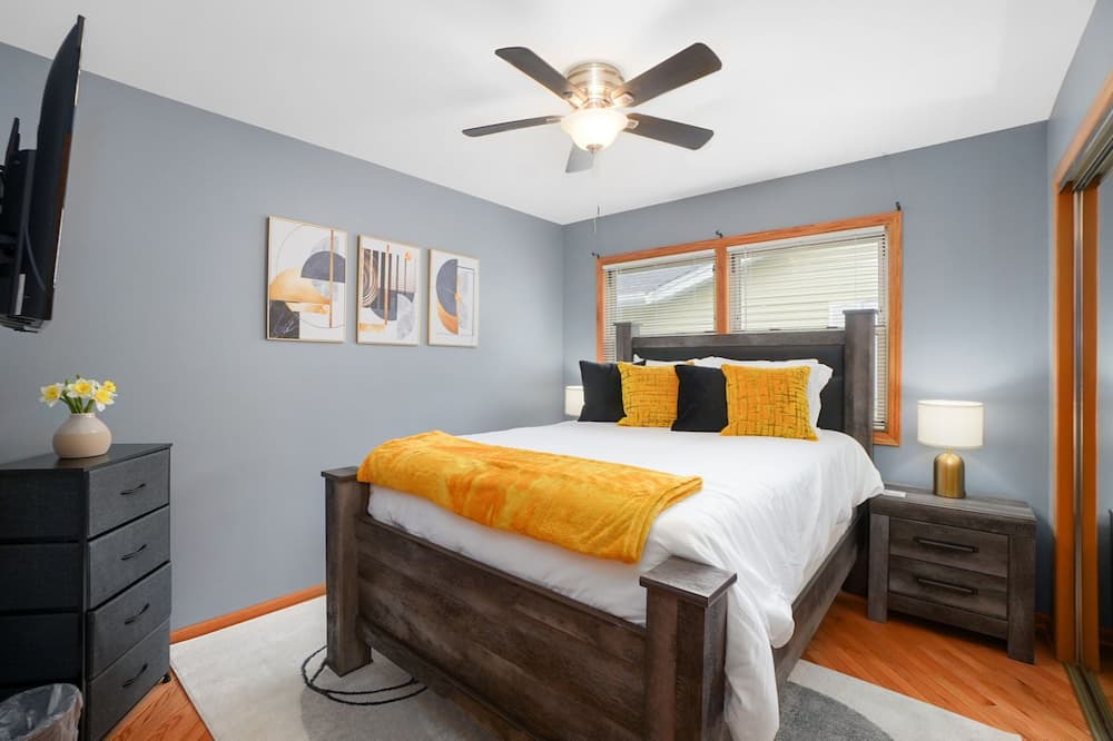 Photo of Bedroom in Elk Grove Village